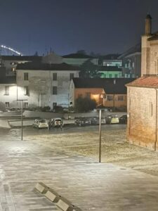 Piazza S. M. di Castello: “ora è diventato un parcheggio abusivo”