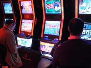 Irregolarità in un circolo e in una sala giochi: 32mila euro di sanzioni