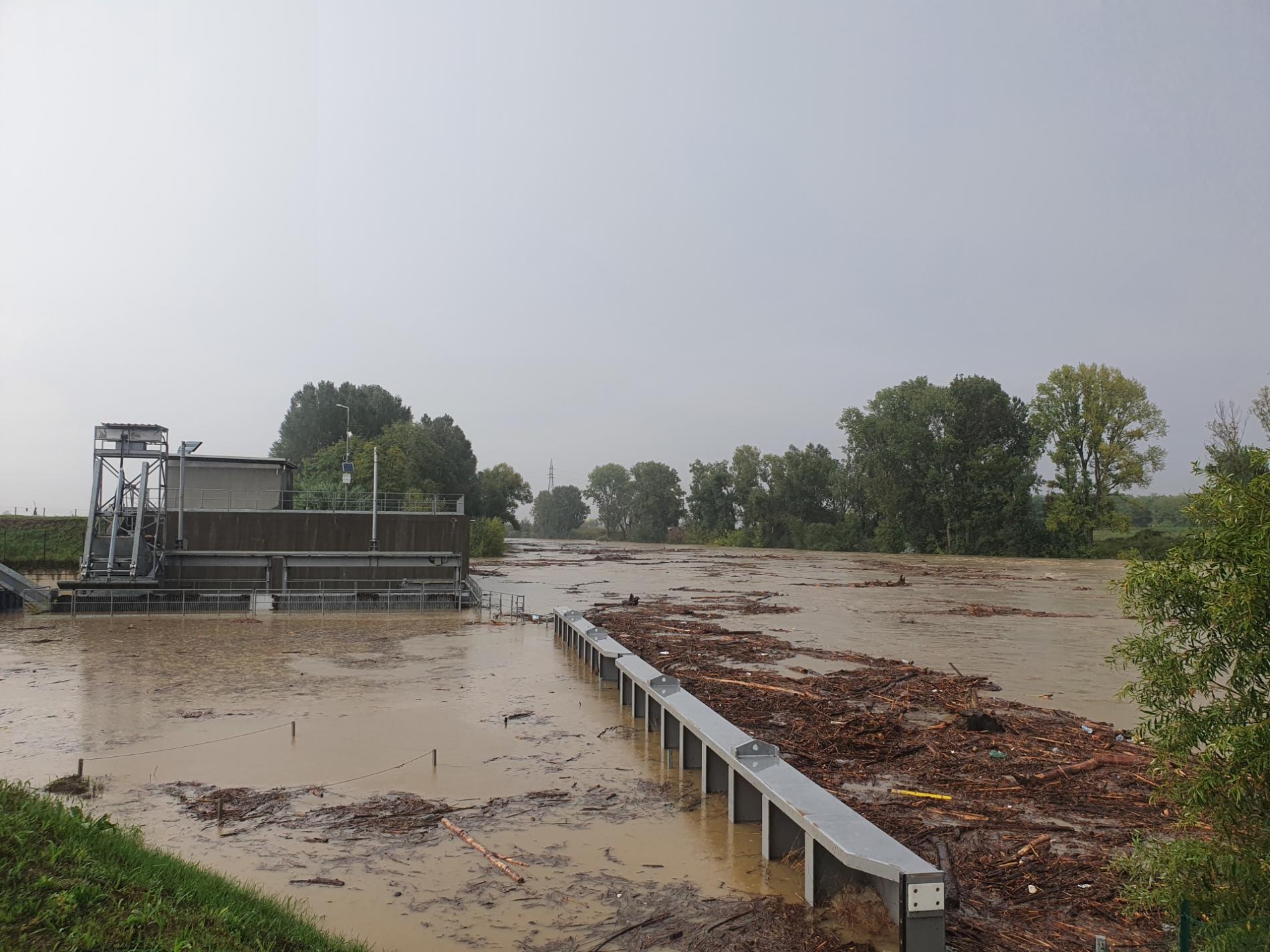 Maltempo, allerta rossa. Niente scuole ad Alessandria. Ancora chiuso il ponte  Bormida