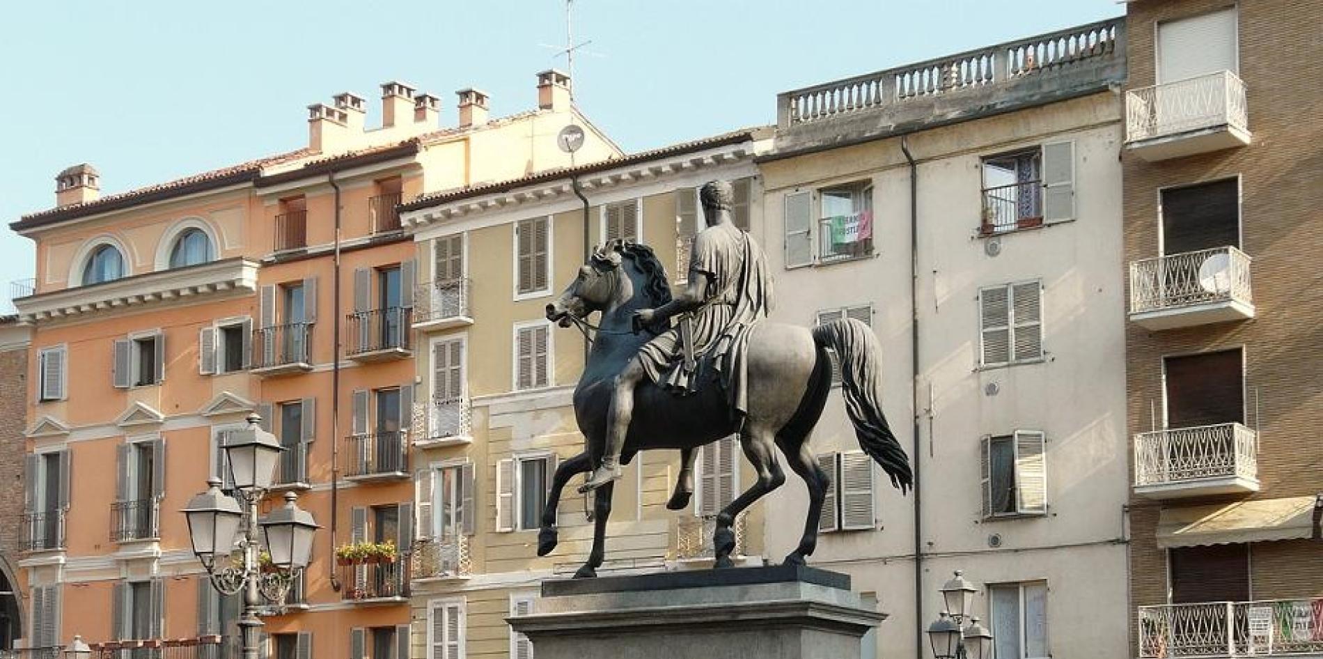 Domani al ‘Santa Chiara’ il libro vicino a CasaPound. Anpi e Zaffiro contro il Comune