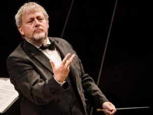 Novi Musica Festival, Fabio Biondi dirige l’orchestra del Carlo Felice