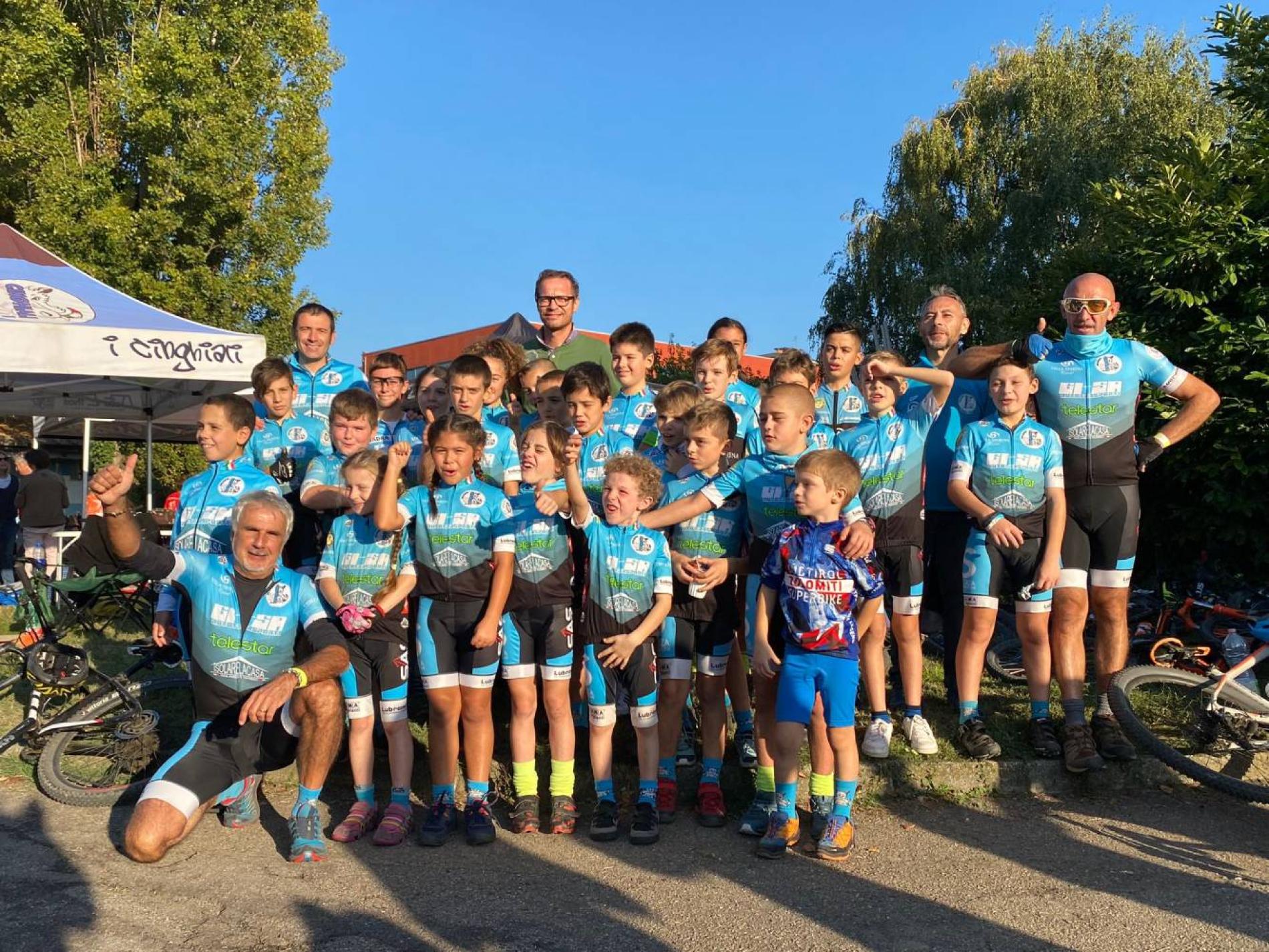 Mountain bike sotto la torre, i Cinghiali fanno festa a Novi