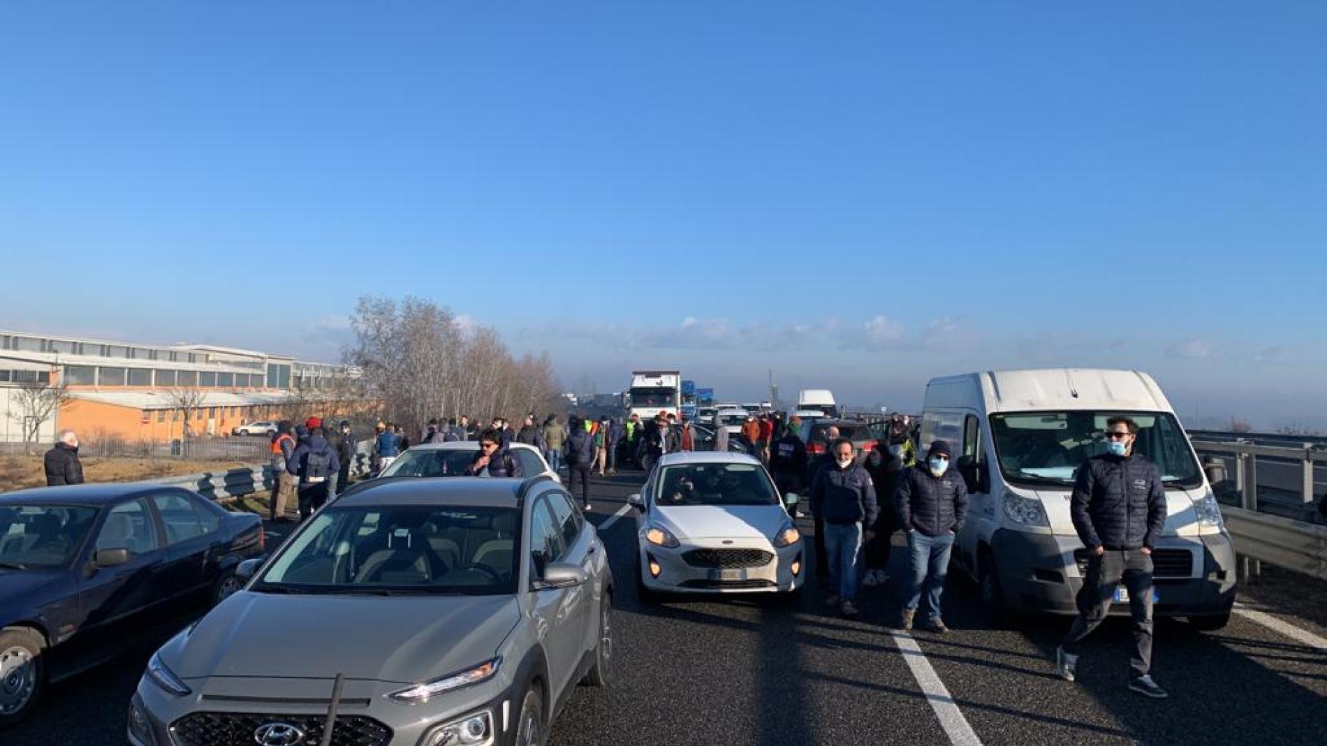 Inferno sull’A26: due le vittime