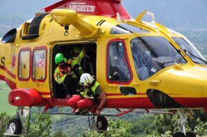 Incidente di caccia: un uomo trasportato in ospedale, è grave
