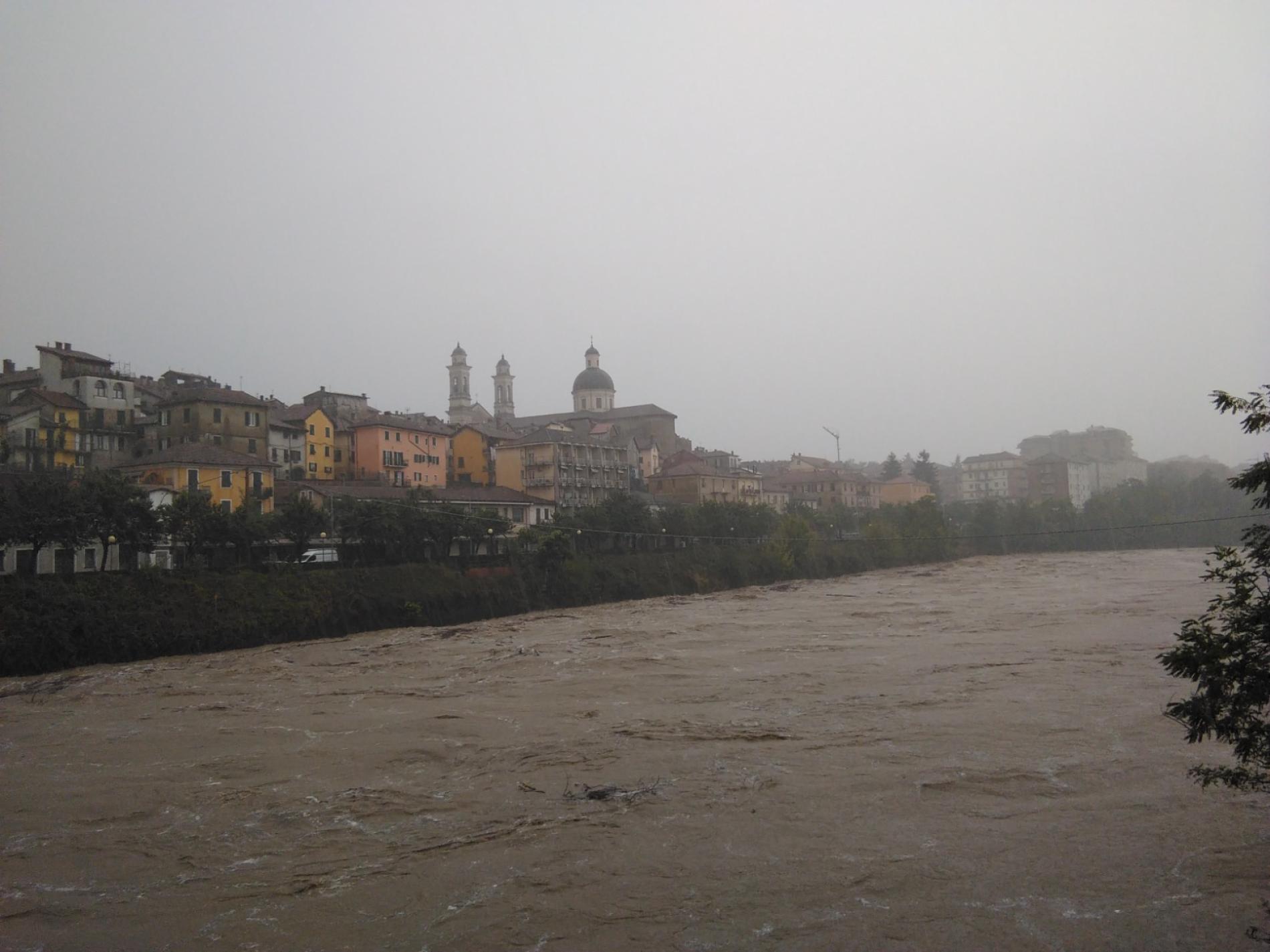 Maltempo, allerta rossa. Niente scuole ad Alessandria. Ancora chiuso il ponte  Bormida