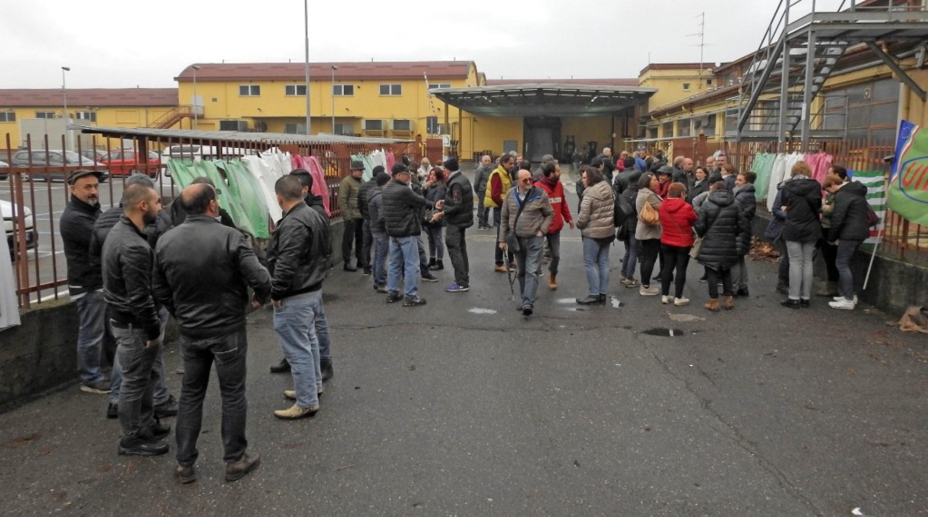 «Pernigotti, subito un cambio di rotta o la fabbrica è morta»