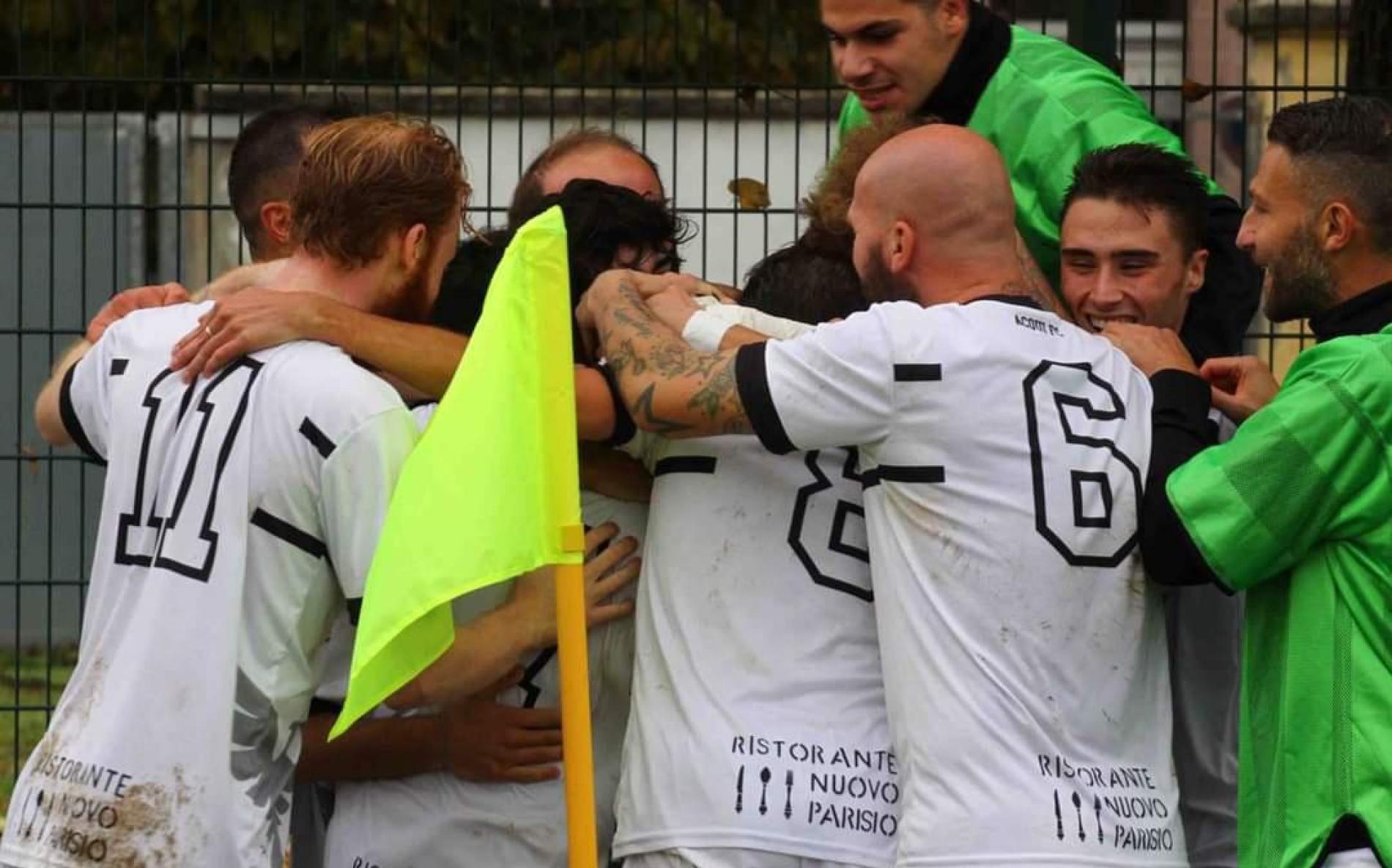 Castellazzo a testa alta.  Acqui fa festa