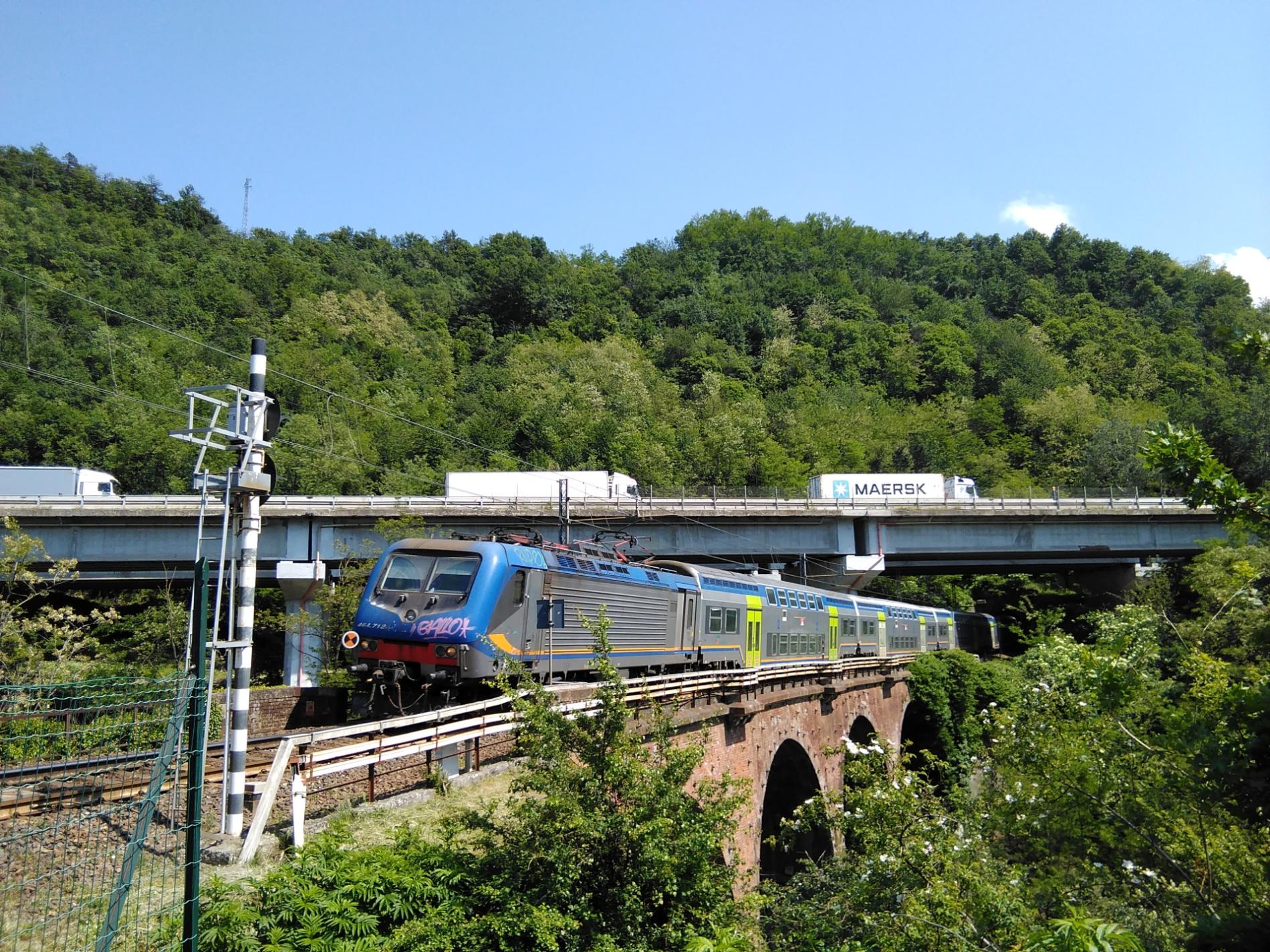 Acqui – Genova, pendolari a piedi dopo la coda in A26