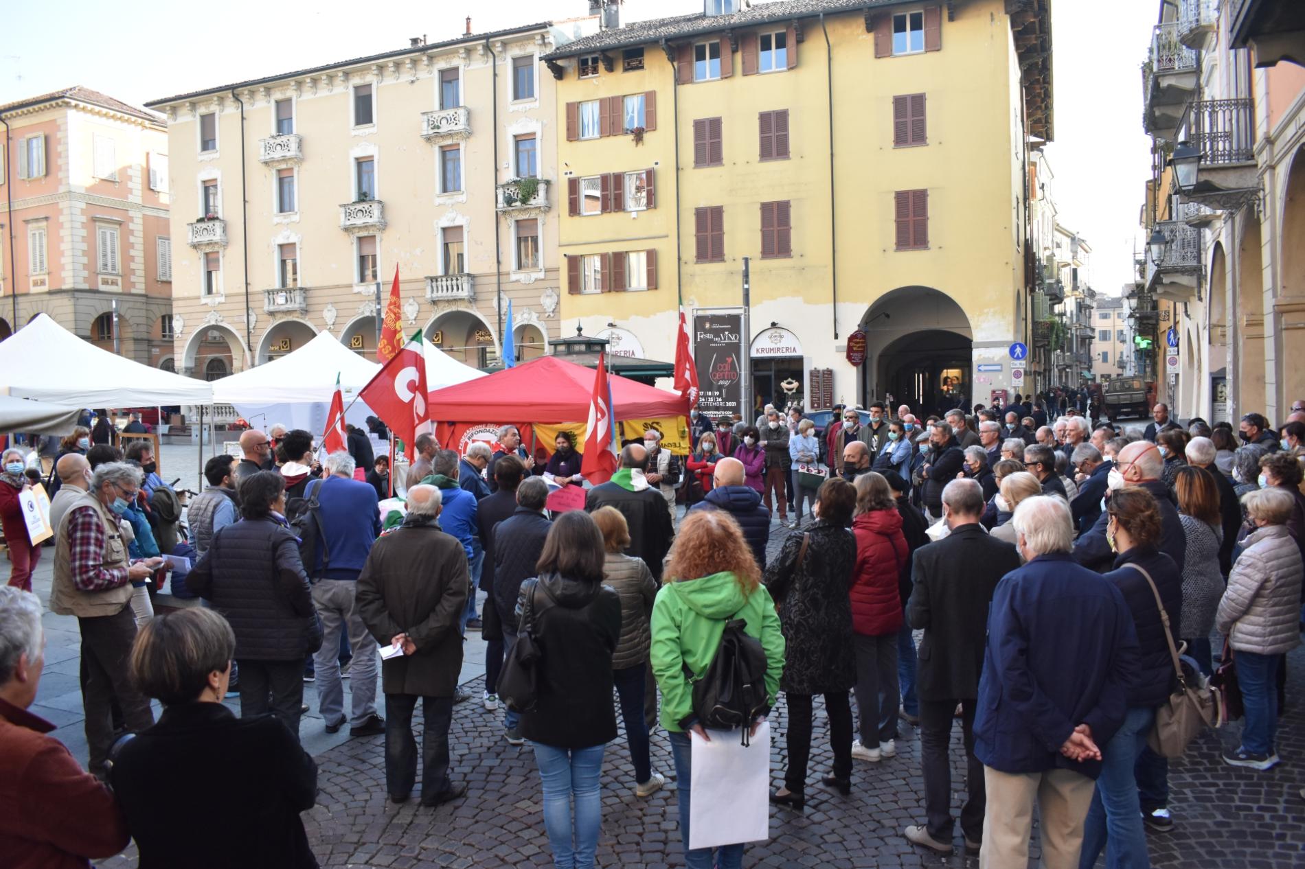 I volti della manifestazione antifascista di Casale