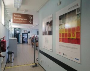 Ospedale, mostra itinerante contro una malattia rara