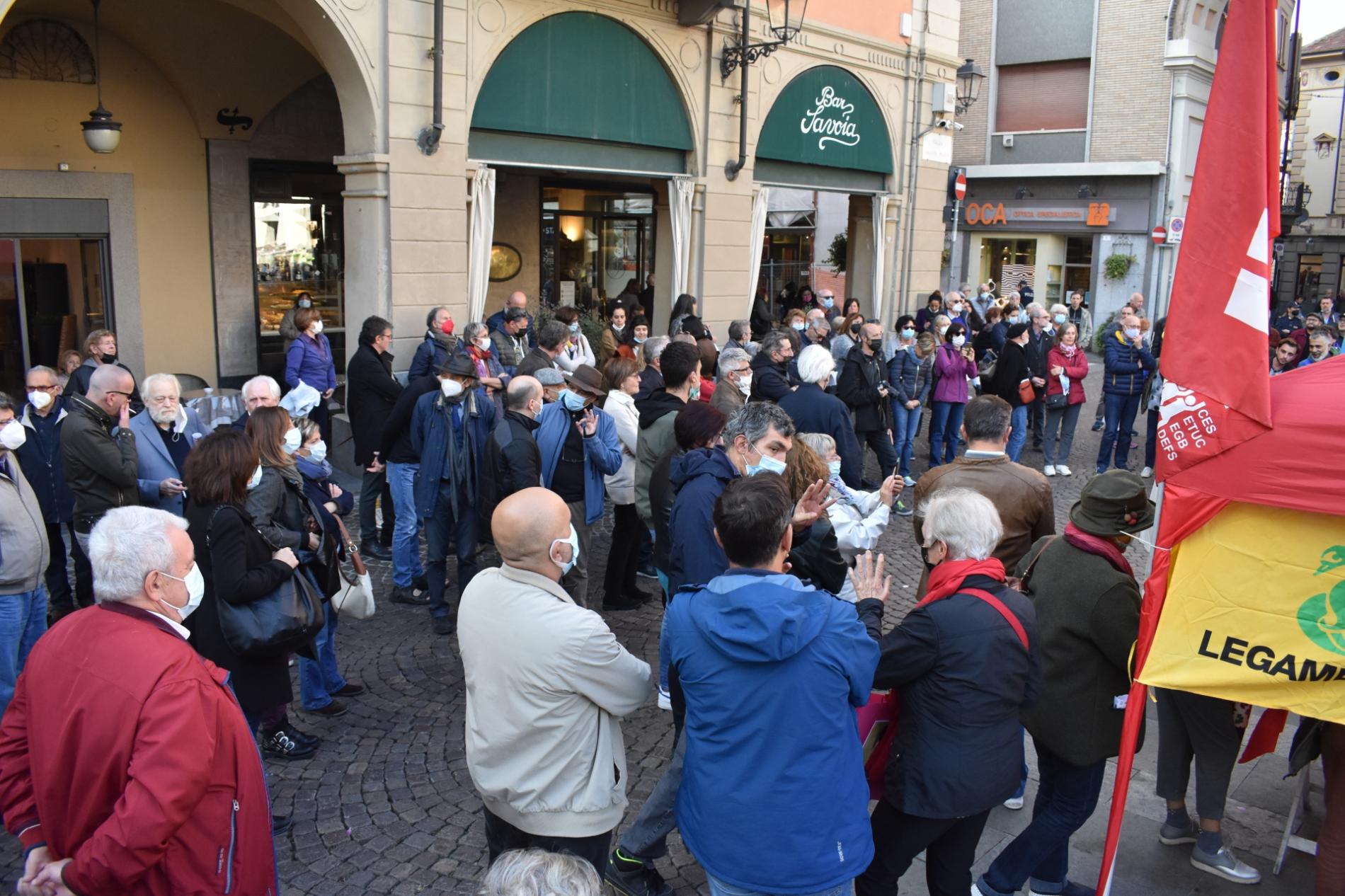 In piazza Mazzini a Casale per dire ‘no’ al fascismo