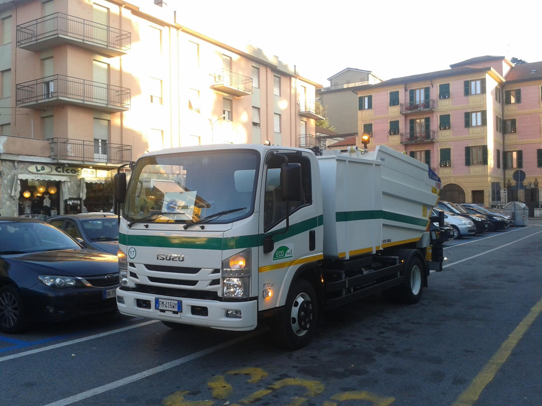 Anno nuovo, vita vecchia: strade ovadesi piene di rifiuti