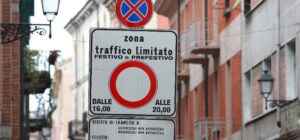 “Stop ai permessi per le auto elettriche nella Ztl del centro”