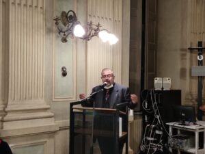 La mozione di Fratelli d’Italia: «Poste Italiane si differenzi dal mondo bancario»