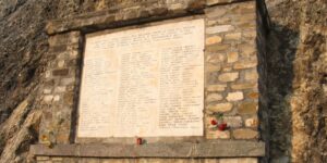 Battaglia di Pertuso, lapide restaurata «per salvaguardare la memoria»