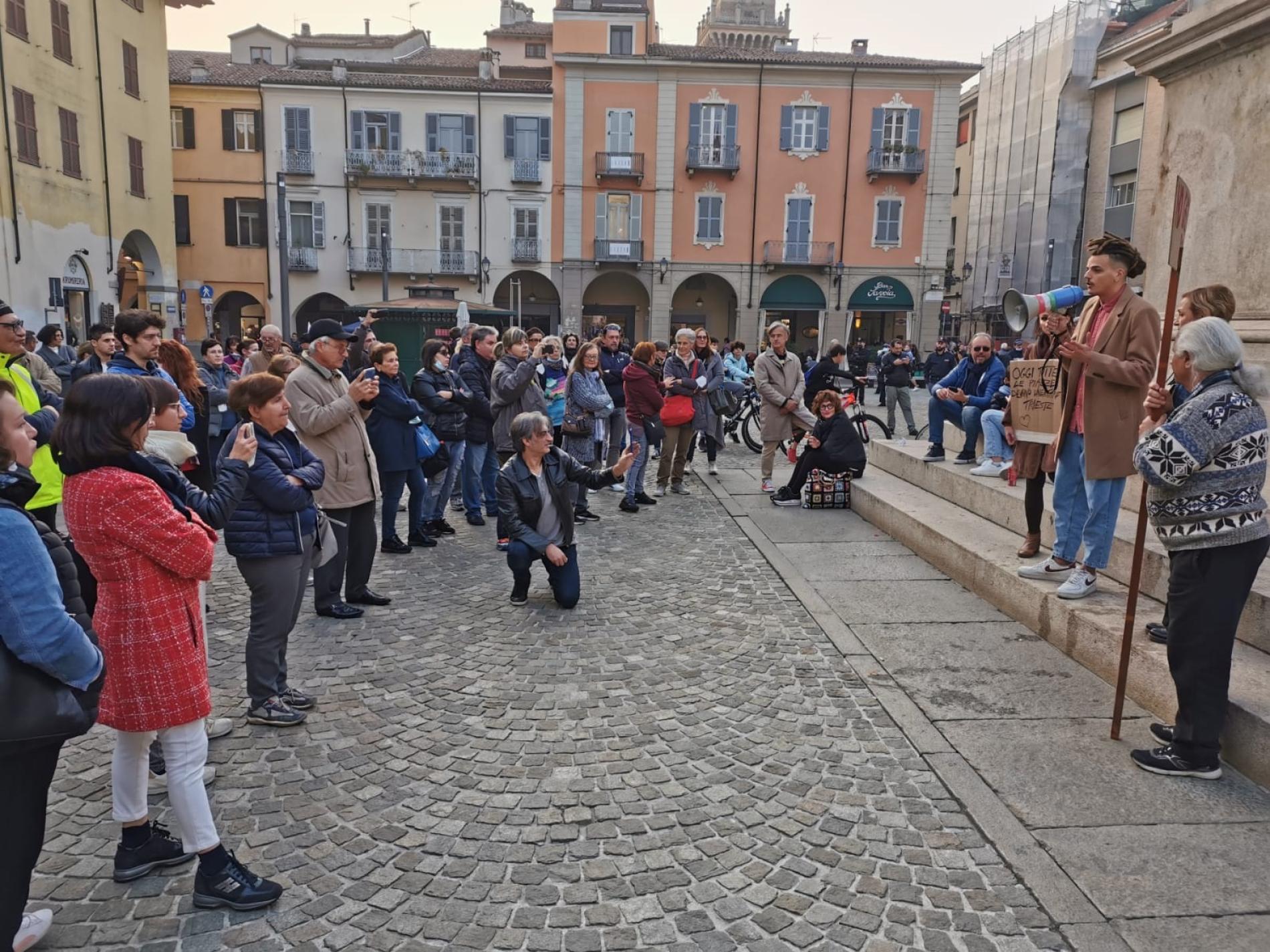 Abbate torna in piazza contro il Green Pass. A Casale anche il senatore Carlo Martelli