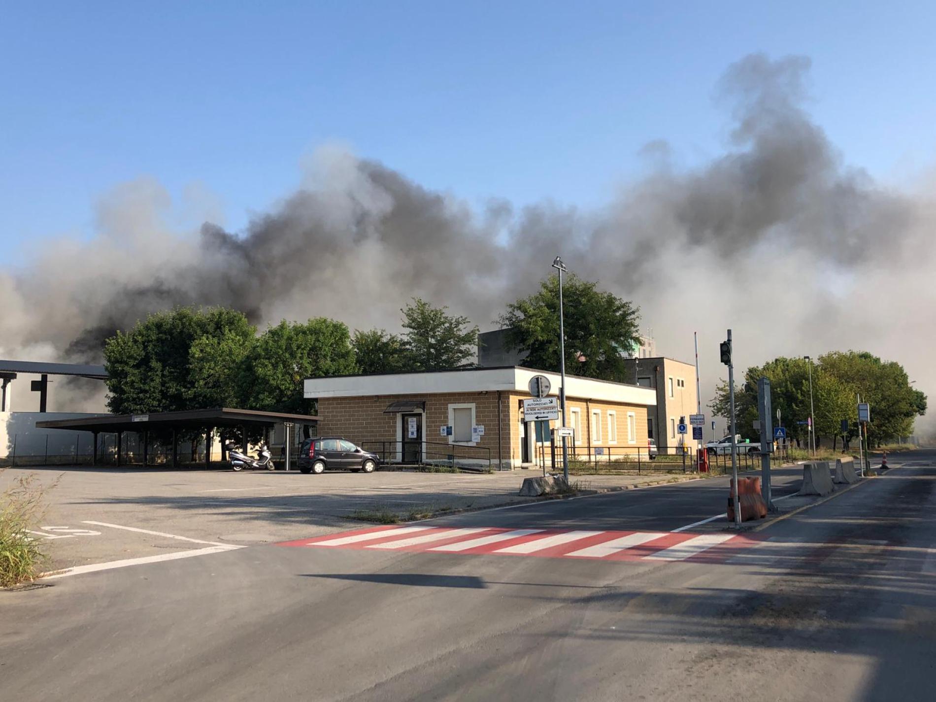 Incendio in discarica: ora è sotto controllo. Sul posto i Vigili del Fuoco