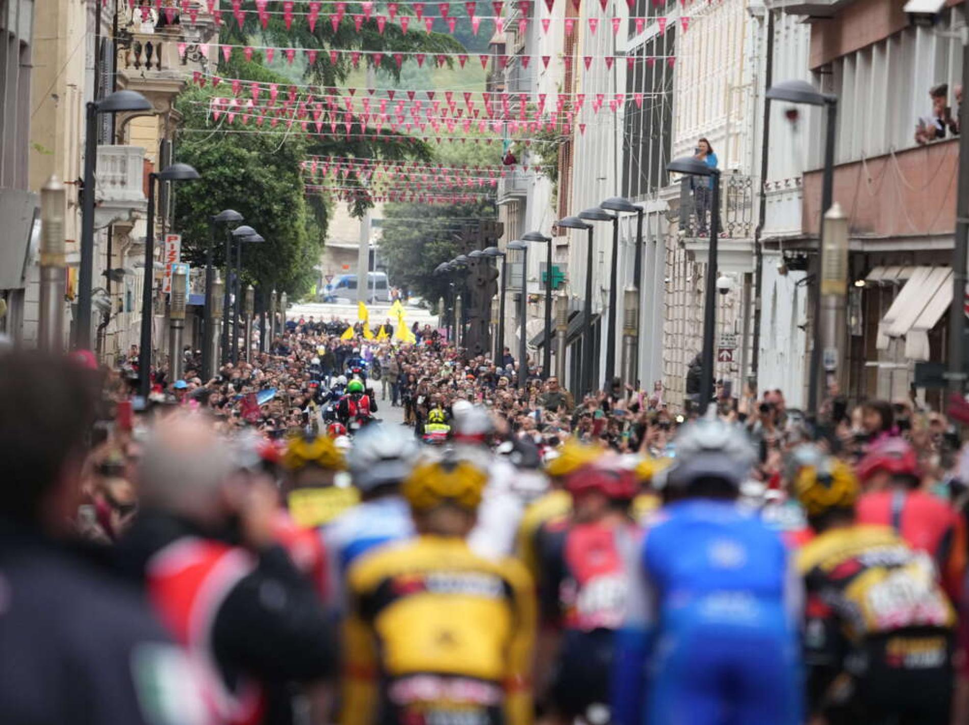 Giro dell’Appennino: l’orario di passaggio e le strade coinvolte