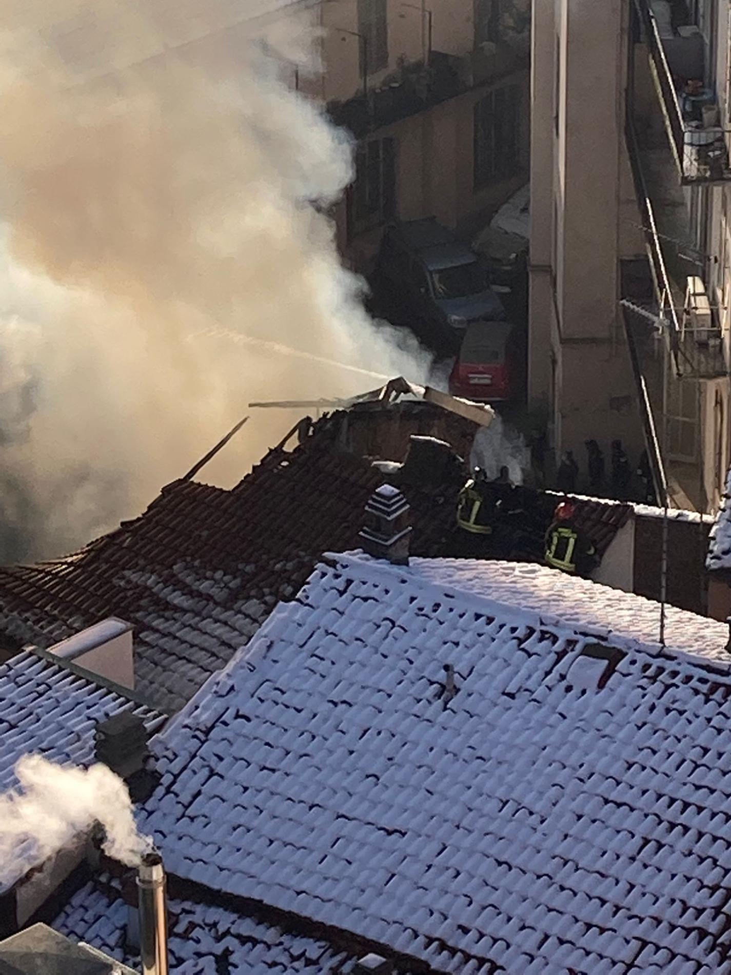 Piazza Turati, rogo in un palazzo: una donna è morta