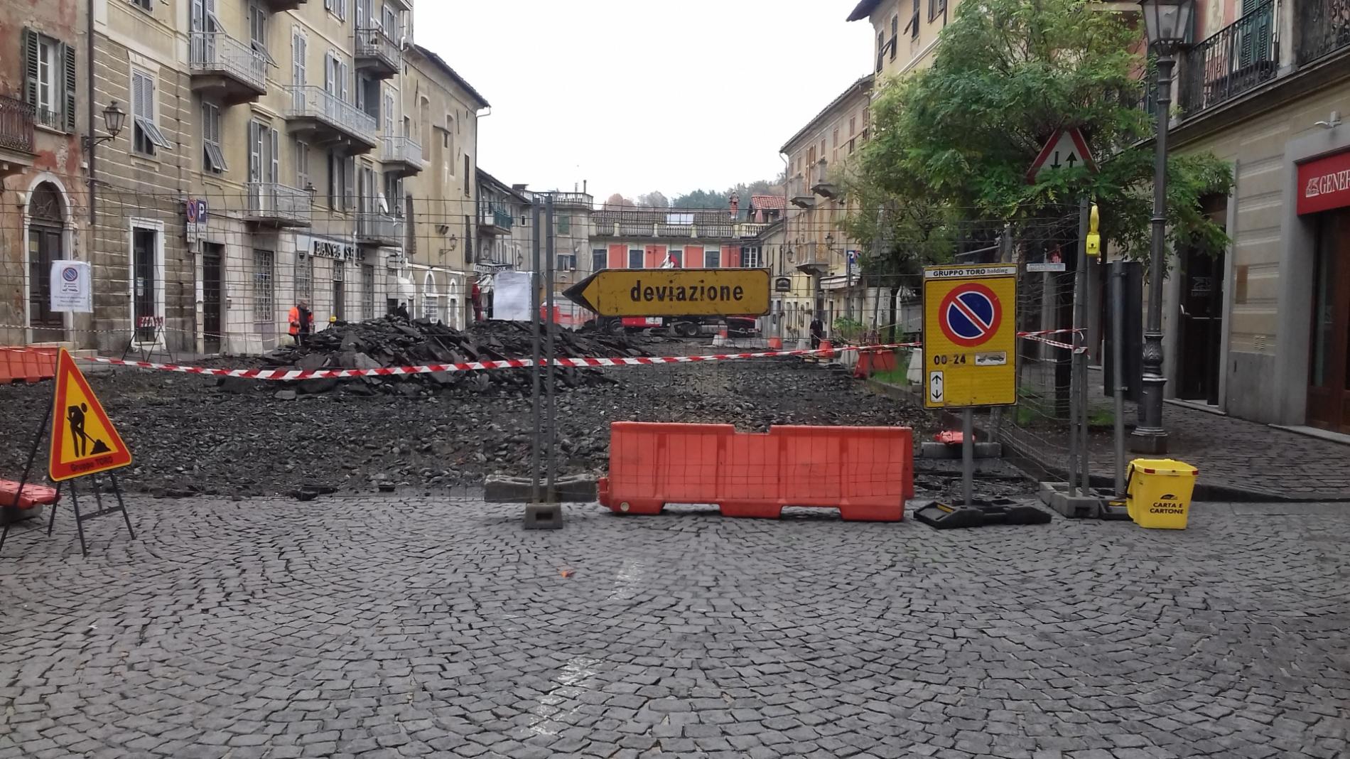 Piazza Garibaldi, ritmi sostenuti per la gettata di cemento