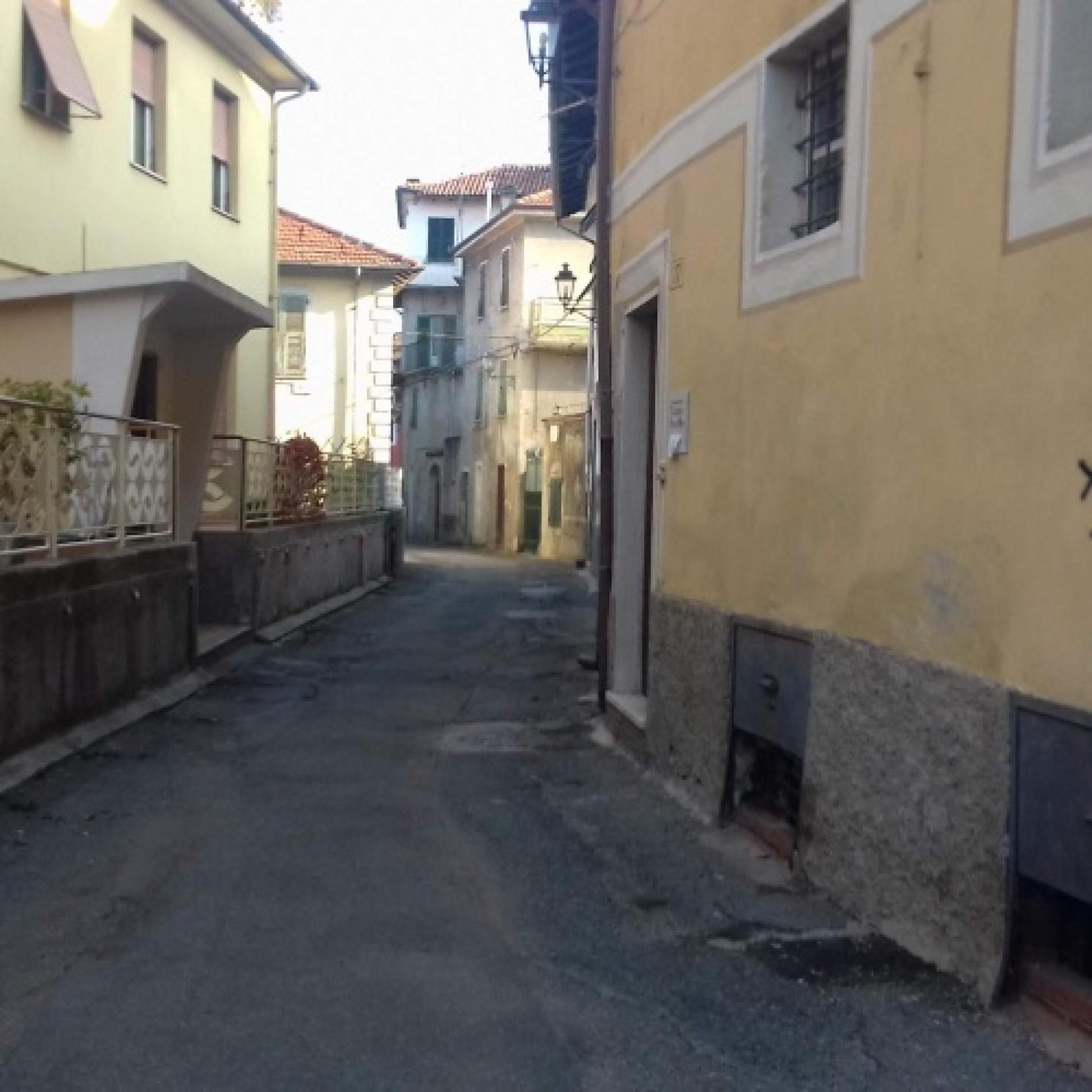 Centro storico, doppia velocità tra nuovo arredo e sporcizia