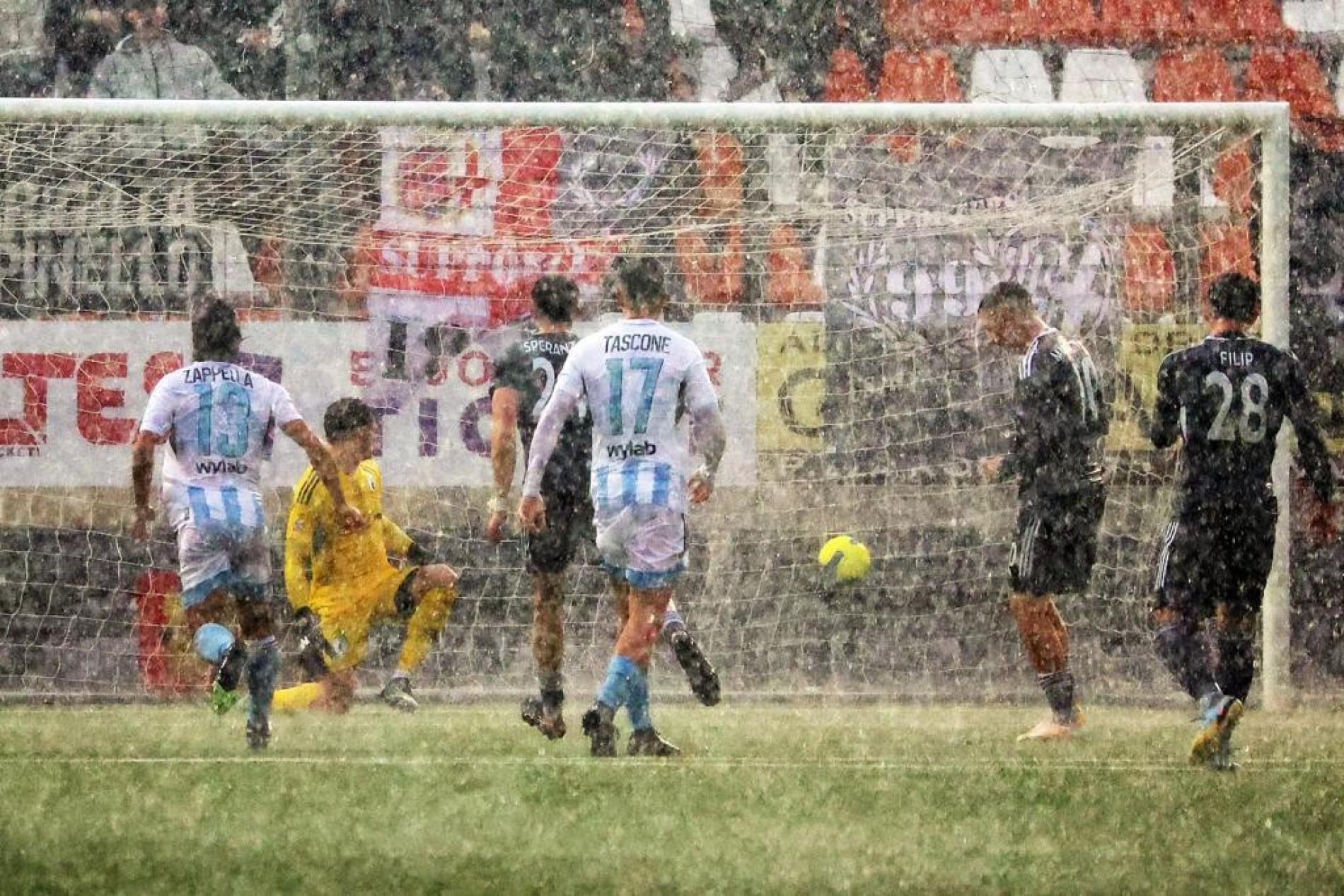 Due gol non bastano, l’Entella rimonta e cala il poker