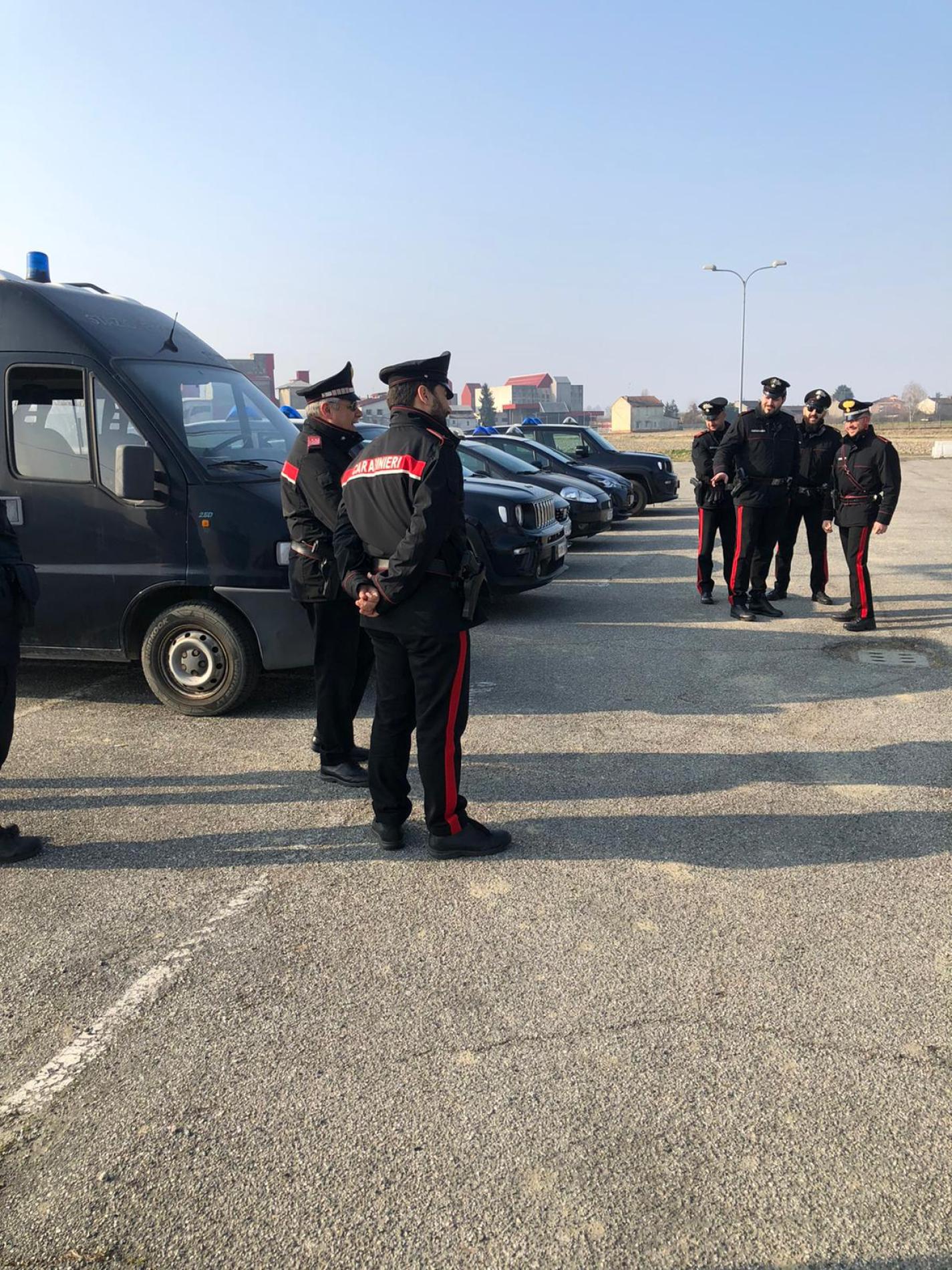 Casale:  due persone portate via dal Comando dei Carabinieri