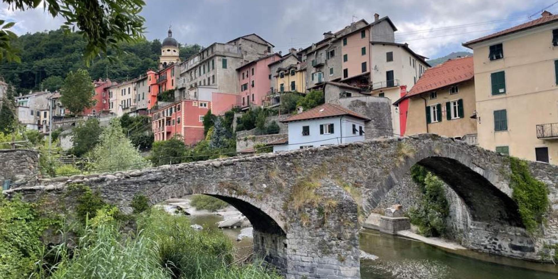 Notte delle candele, nel cielo di Arquata i palloncini luminosi