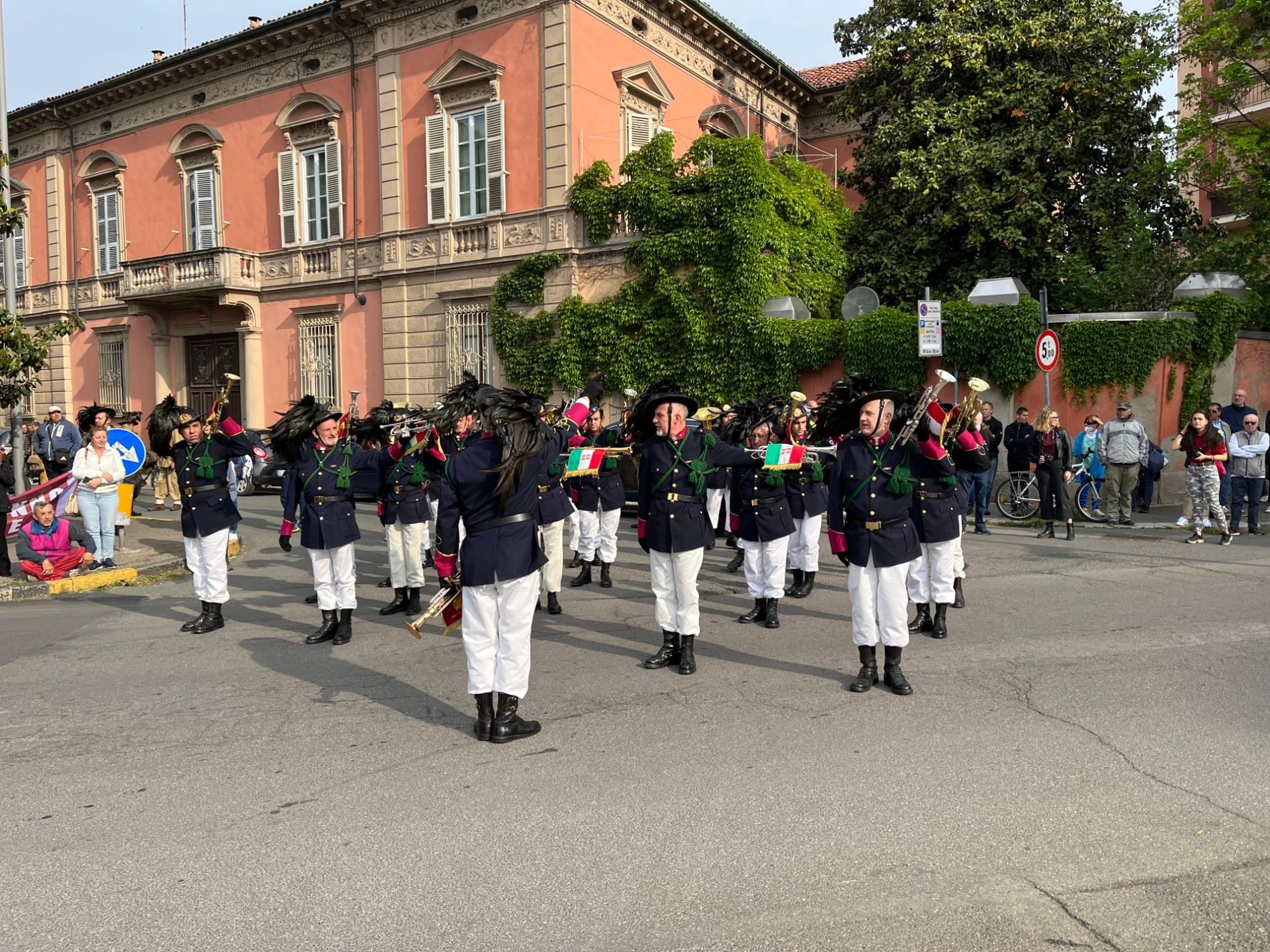 Alessandria: oltre 500 Bersaglieri presenti al Raduno. La magia delle Fanfare