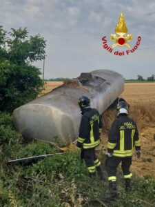 Sale, coinvolto in un incidente un mezzo che trasportava liquido infiammabile