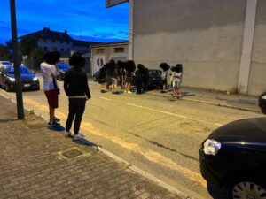 Paura dei furti e caos in strada: bloccato un ragazzo