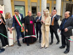 Paglieri, inaugurata la ‘mostra sospesa’ in piazza Marconi