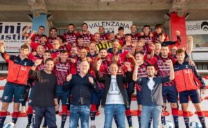 ValenzanaMado,  Tonetto saluta