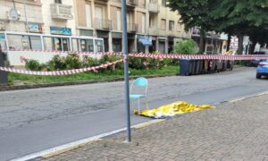 Alessandria, corso Felice Cavallotti: donna precipita dalla finestra