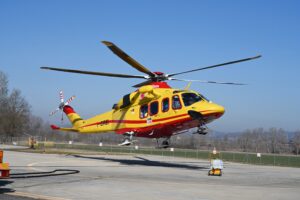 Sale: perde il controllo dell’auto e finisce contro un albero, ferito 67enne