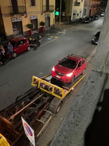 Quartiere Cristo: auto pirata contro vettura in sosta e se ne va