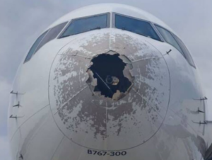 Grandine sull’aereo per New York, a bordo anche studenti di Casale