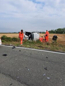 Incidente a Mandrogne, auto fuori strada. Tre feriti