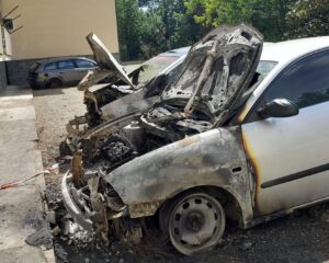 Auto date alle fiamme a Spinetta, indagini in corso