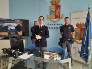 Arrestato con 1,2 chili di hashish e 240 grammi di coca