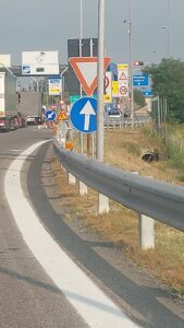 La porta Telepass non va: lunghe code al casello di Casale Sud