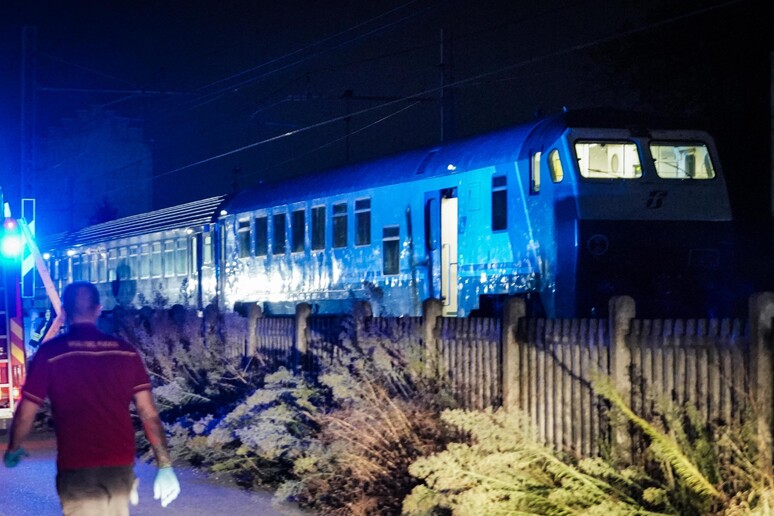 Incidente ferroviario di Brandizzo, il convoglio è partito da Alessandria. La dinamica al vaglio: forse un errore di comunicazione