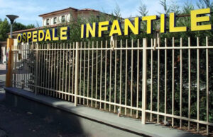 Alessandria, maltrattamenti alla bimba neonata: genitori in carcere
