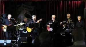 Gli Squali in concerto a Valle San Bartolomeo