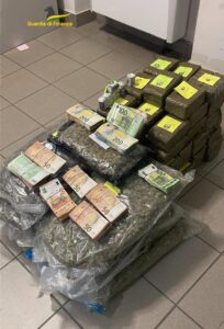 Alessandria: tre spacciatori arrestati. Sequestrati ben 66 kg di droga