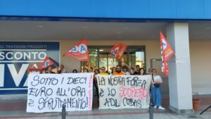 Mondo Convenienza, Adl Cobas a Serravalle per i lavoratori di Campi Bisenzio