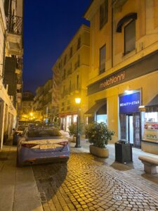 Via Migliara: blitz dei ladri in profumeria
