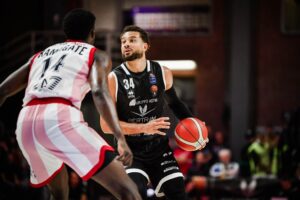 Bertram, che peccato. Milano vince all’ultimo scatto