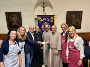 Lions Club Bosco Marengo Santa Croce, 2mila euro alla mensa dei frati