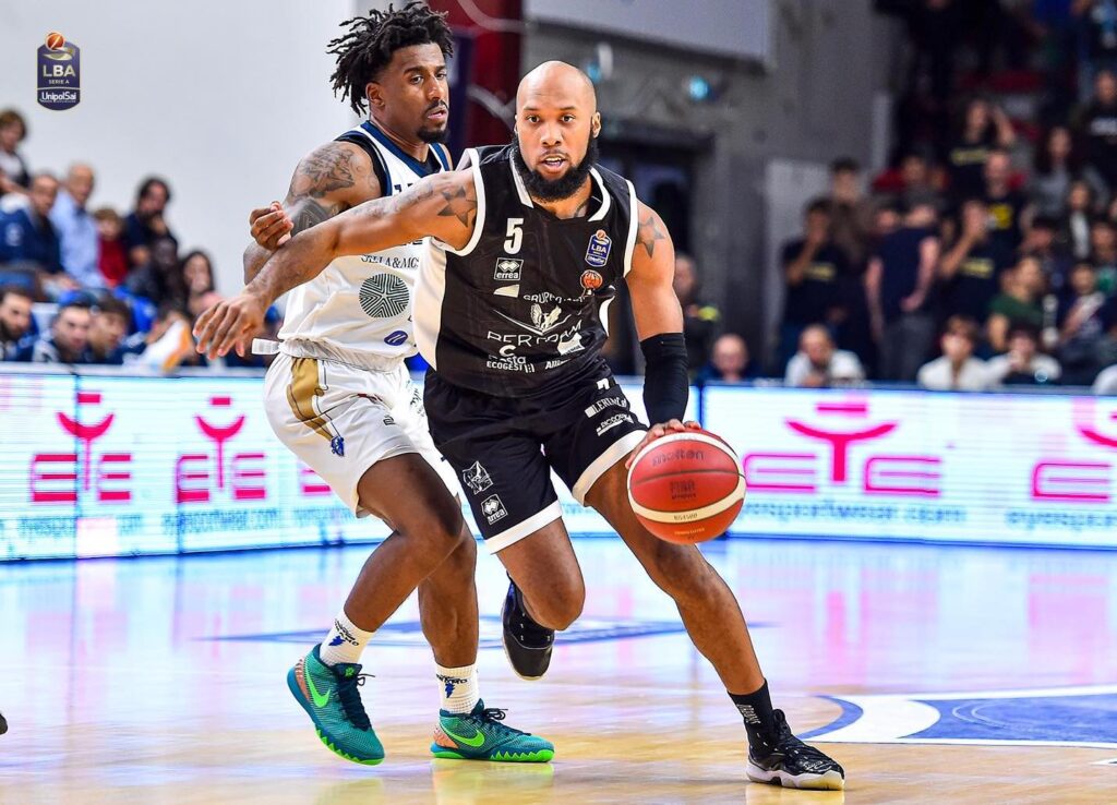 Bertram travolgente. Per Sassari non c'è scampo Il Piccolo